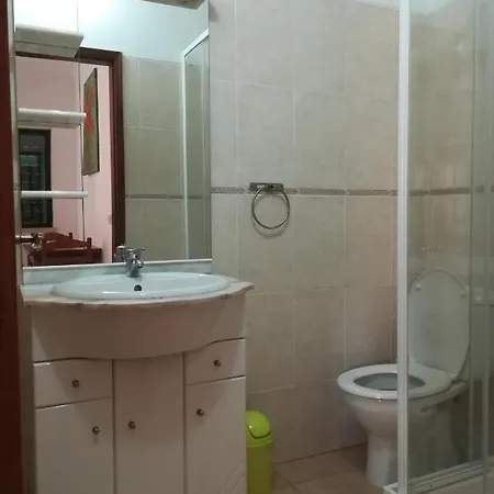 House Nyaraló